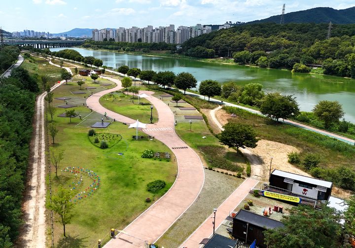 [대구=뉴시스] 대구 북구 금호강오토캠핑장 새단장. (사진=대구 북구 제공) 2026.08.05. photo@newsis.com *재판매 및 DB 금지