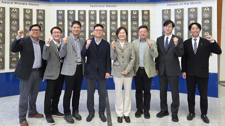[울산=뉴시스] 삼성SDI 울산사업장을 방문한 울산폴리텍대학 관계자들. (사진=울산폴리텍대학 제공) photo@newiss.com *재판매 및 DB 금지