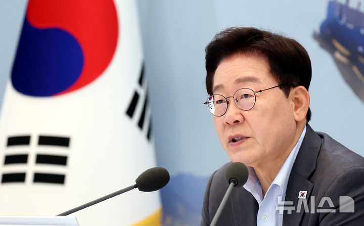 [서울=뉴시스] 김진아 기자 = 이재명 대통령이 5일 청와대 영빈관에서 열린 외교부, 통일부, 국방부, 국가보훈부에 대한 부처 업무보고에서 발언하고 있다. 2026.08.05. bluesoda@newsis.com