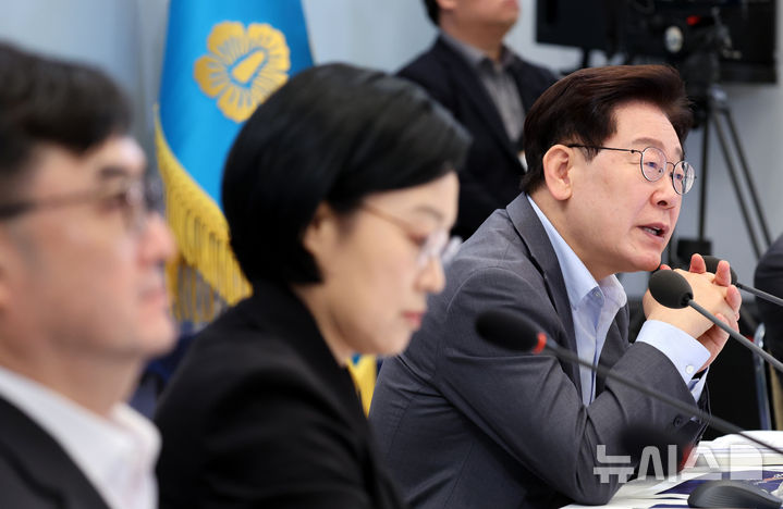 [서울=뉴시스] 김진아 기자 = 이재명 대통령이 5일 청와대 영빈관에서 열린 외교부, 통일부, 국방부, 국가보훈부에 대한 부처 업무보고에서 발언하고 있다. 2026.08.05. bluesoda@newsis.com
