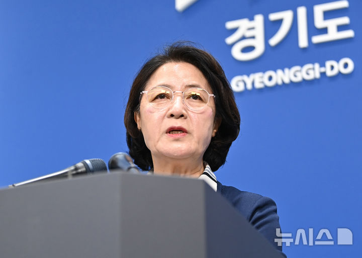 [수원=뉴시스] 김종택 기자 = 추미애 경기도지사가 5일 경기 수원시 영통구 경기도청에서 경기도 재정상황에 관련한 기자회견을 하고 있다. 2026.08.05. jtk@newsis.com