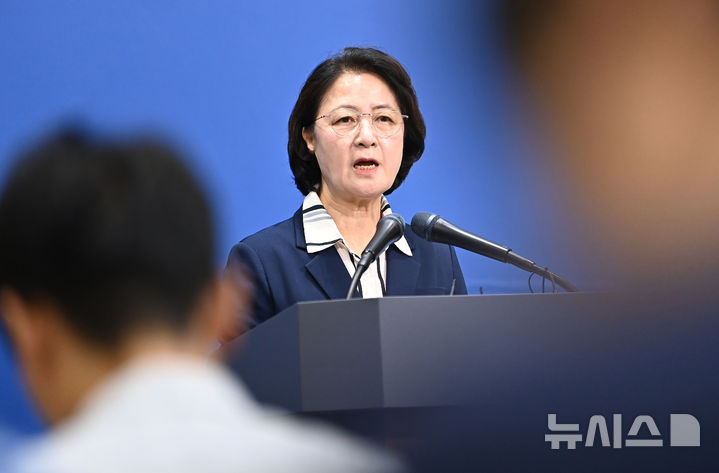 [수원=뉴시스] 김종택 기자 = 추미애 경기도지사가 5일 경기 수원시 영통구 경기도청에서 경기도 재정상황에 관련한 기자회견을 하고 있다. 2026.08.05. jtk@newsis.com