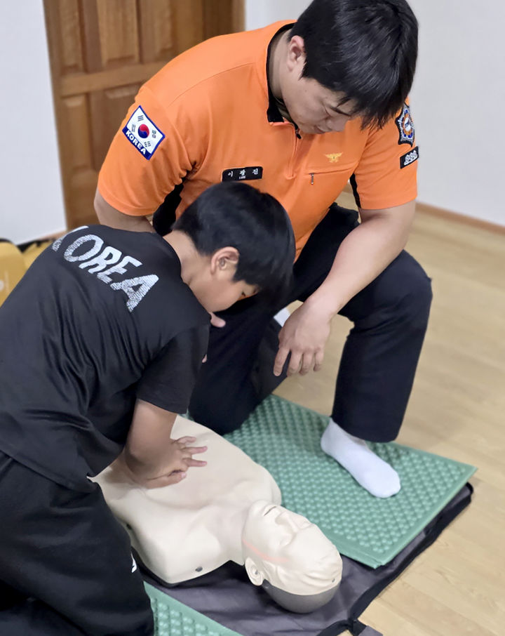 [전남광주=뉴시스] 전남광주통합특별시 곡성소방서 안전교육. (사진=곡성군청 제공). photo@newsis.com *재판매 및 DB 금지