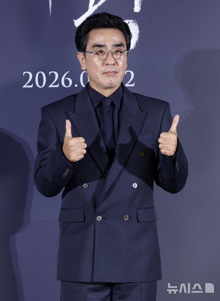 [서울=뉴시스] 김혜진 기자 = 배우 류승룡이 5일 오전 서울 CGV용산아이파크몰에서 열린 영화 '비광'(감독 이지원) 제작보고회에서 포즈를 취하고 있다. 2026.08.05. jini@newsis.com