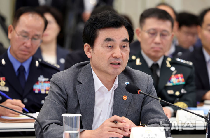 [서울=뉴시스] 김진아 기자 = 안규백 국방부 장관이 5일 청와대 영빈관에서 열린 외교부, 통일부, 국방부, 국가보훈부에 대한 부처 업무보고에서 보고를 하고 있다. 2026.08.05. bluesoda@newsis.com