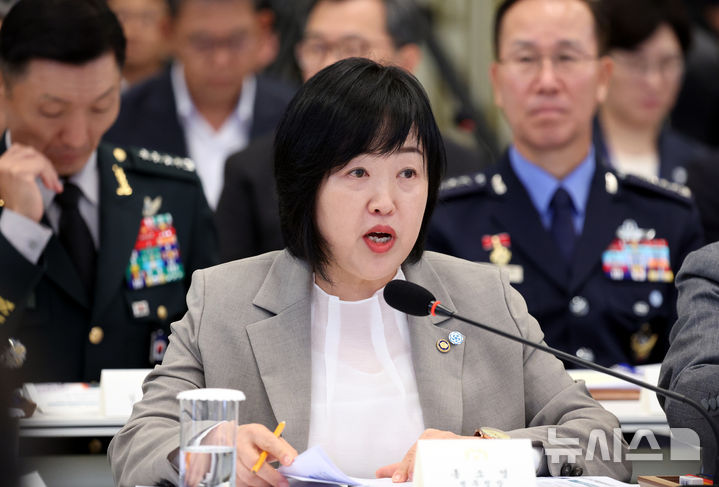 [서울=뉴시스] 김진아 기자 = 홍소영 병무청장이 5일 청와대 영빈관에서 열린 외교부, 통일부, 국방부, 국가보훈부에 대한 부처 업무보고에서 보고를 하고 있다. 2026.08.05. bluesoda@newsis.com