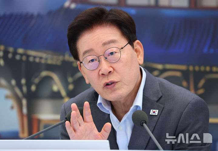 [서울=뉴시스] 김진아 기자 = 이재명 대통령이 5일 청와대에서 열린 교육부, 국가교육위원회, 문체부, 국가유산청 등에 대한 부처 업무 보고에서 발언하고 있다. (청와대통신사진기자단) 2026.08.05. suncho21@newsis.com