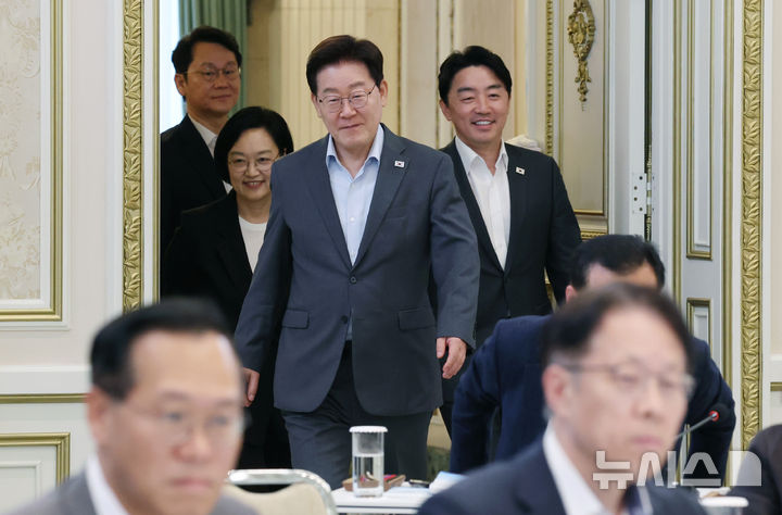 [서울=뉴시스] 조성봉 기자 = 이재명 대통령이 5일 청와대에서 열린 행정안전부, 법무부, 국무조정실 등에 대한 부처 업무 보고에 참석하고 있다. 2026.08.05. suncho21@newsis.com