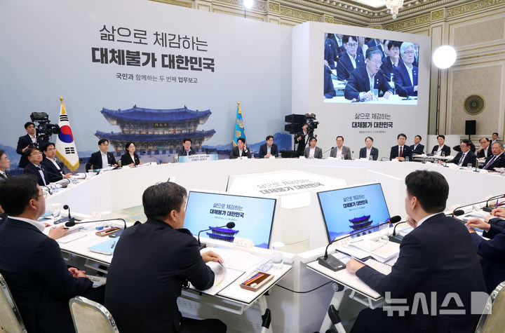 [서울=뉴시스] 조성봉 기자 = 5일 청와대에서 행정안전부, 법무부, 국무조정실 등에 대한 부처 업무 보고가 진행되고 있다. 2026.08.05. suncho21@newsis.com
