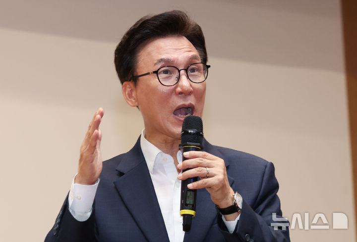 [서울=뉴시스] 김근수 기자 = 김민석 더불어민주당 당대표 후보가 5일 오후 서울 여의도 국회 의원회관에서 열린 서울지역 당원 필승 결의대회에서 발언하고 있다. 2026.08.05. ks@newsis.com