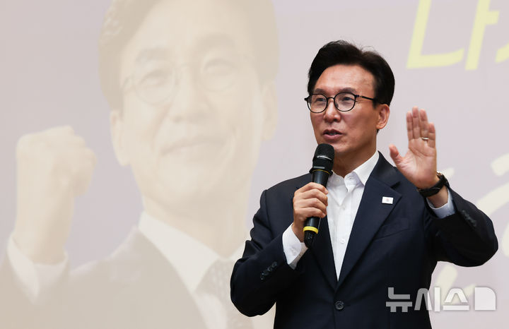 [서울=뉴시스] 김근수 기자 = 김민석 더불어민주당 당대표 후보가 5일 오후 서울 여의도 국회 의원회관에서 열린 서울지역 당원 필승 결의대회에서 발언하고 있다. 2026.08.05. ks@newsis.com