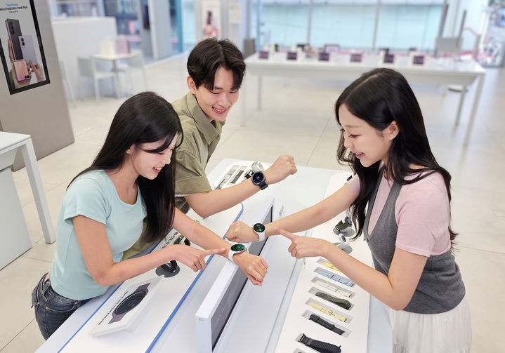삼성전자는 갤럭시 Z 폴드8 울트라·폴드8·플립8과 갤럭시 워치 울트라2·워치9을 7일부터 국내에 출시한다고 밝혔다. (사진=삼성전자 제공) *재판매 및 DB 금지