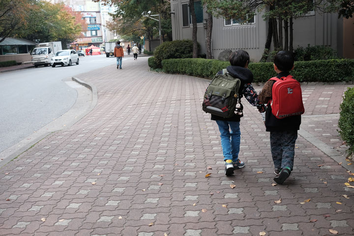 [서울=뉴시스] 아내와 단 한마디 상의도 없이 재취업한 시누이의 아이를 등하원시키겠다고 한 남편의 태도가 온라인상에서 비판을 받고 있다. (사진 출처=유토이미지)