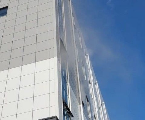 접착제 제조공장에서 다량 연기…안료·아크릴수지 보관