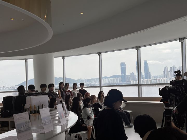 [부산=뉴시스] 부산테크노파크(부산TP)는 광안리에서 지역 뷰티기업의 홍보 역량 강화를 위한 실전형 마케팅 프로그램 '피치 더 크리에이터(PITCH THE CREATOR)'를 개최했다. (사진=부산테크노파크 제공) 2026.08.06. photo@newsis.com *재판매 및 DB 금지