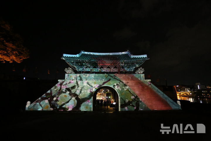 [진주=뉴시스]진주시, 미디어아트 '가온누리, 진주성도'.(사진=진주시 제공).2026.08.06.photo@newsis.com *재판매 및 DB 금지