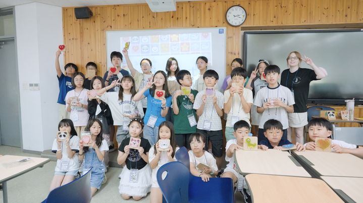 [서울=뉴시스] 삼육대학교와 노원구가 협력해 관내 초등학생 160명을 대상으로 '2026년 여름방학 노원 어린이 원어민 영어캠프'를 운영했다. (사진=삼육대 제공) 2026.08.06. photo@newsis.com *재판매 및 DB 금지