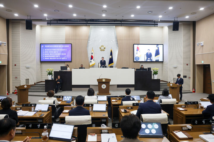 [당진=뉴시스] 당진시의회가 6일 시의회 본회의장에서 추경안 처르 등을 위한 제129회 임시회 제1차 본회의를 갖고 있다. (사진=당진시의회 제공) 2026.08.06. photo@newsis.com *재판매 및 DB 금지