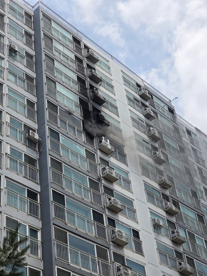 [파주=뉴시스] 화재 현장. (사진=경기북부소방재난본부 제공) 2026.08.06. photo@newsis.com *재판매 및 DB 금지