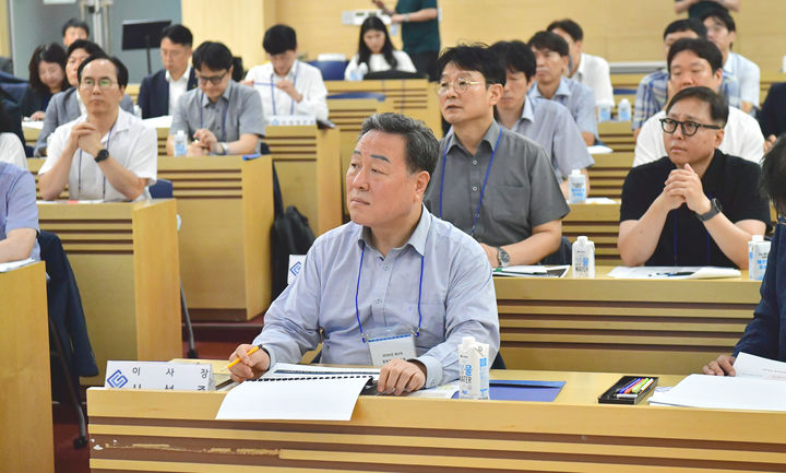 [수원=뉴시스] 남양주 정약용도서관에서 열린 '2026년 제3차 경영전략 워크숍'. (사진=경기신보 제공) 2026.08.06. photo@newsis.com *재판매 및 DB 금지