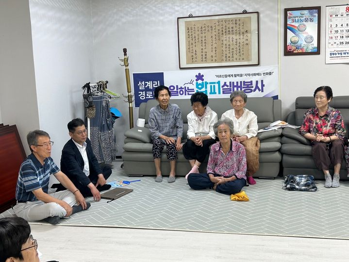 [서울=뉴시스] 은성호 복지부 인구사회서비스정책실장이 5일 충북 영동군 소재 설계리 경로당을 방문한 모습 (사진=뉴시스 DB) 2026.08.06. photo@newsis.com *재판매 및 DB 금지