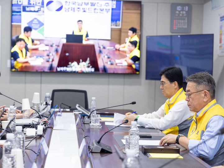 [세종=뉴시스]한국남부발전이 6일 부산 본사 및 전국 사업소에서 최고경영자(CEO) 주관으로 '하계 전력피크 대비 전사 전력수급 비상대응훈련'을 실시했다고 밝혔다.(사진= 남부발전 제공) *재판매 및 DB 금지