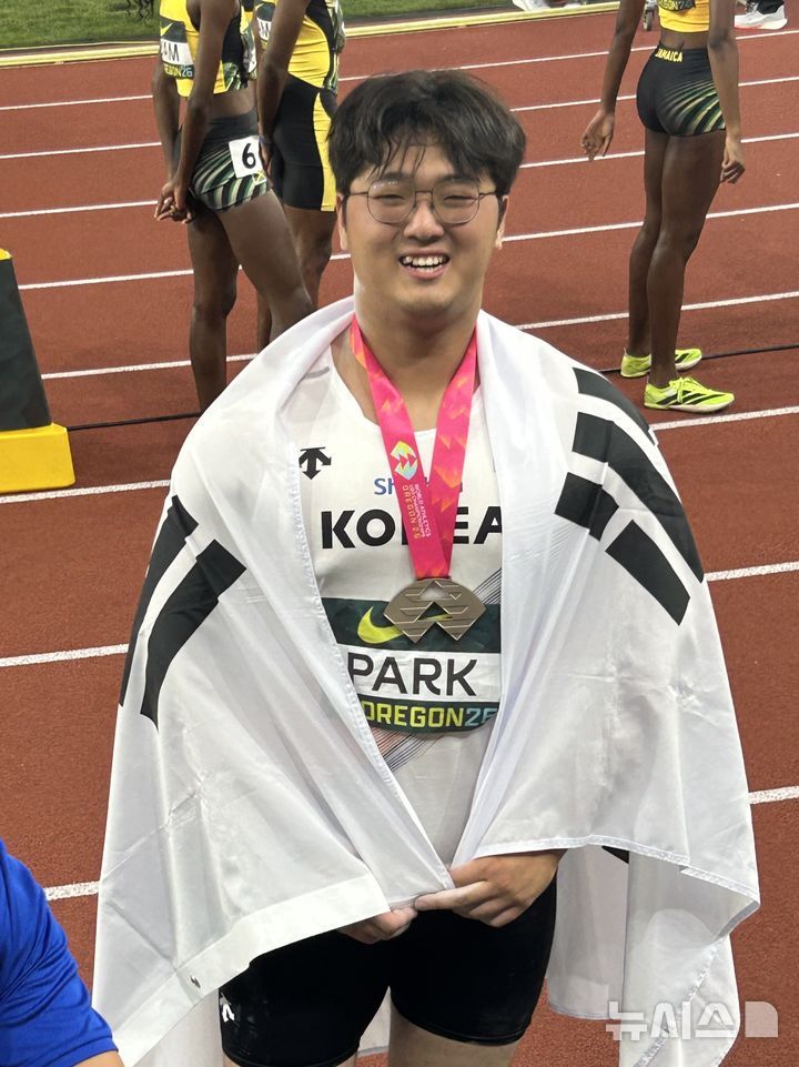 [서울=뉴시스]투포환 박시훈, U-20 세계선수권대회서 20m31로 은메달. (사진=대한육상연맹 제공)