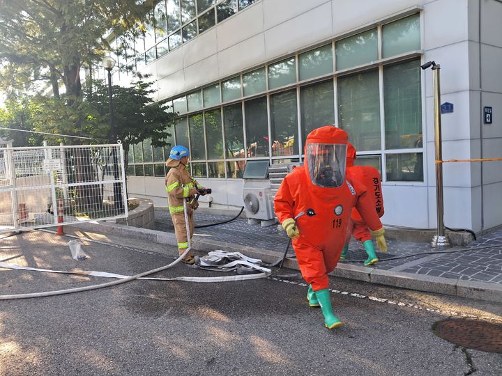 [성남=뉴시스] 유해물질 유출 현장. (사진=경기도소방재난본부 제공) 2026.08.06. photo@newsis.com *재판매 및 DB 금지