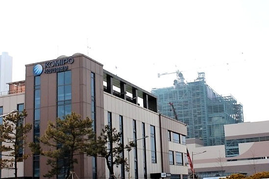 [서천=뉴시스] 신서천화력발전소 건설 현장 폭발 사고로 근로자 4명이 숨지거나 다친 사고와 관련해 항소심에서 유죄를 선고받았던 한국중부발전 법인과 본부장이 대법원에서 무죄 취지 판단을 받았다. 사진은 사고 전인 2019년경 신서천화력발전소 공사 현장 모습. (사진=뉴시스DB). 2026.08.09. photo@newsis.com *재판매 및 DB 금지