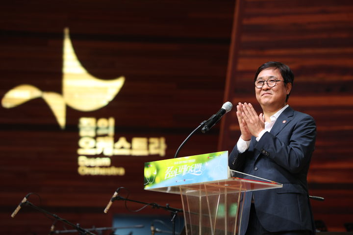 최휘영 문화체육관광부 장관이 6일 강원도 평창 알펜시아리조트 뮤직텐트에서 열린 '꿈의 페스티벌'에 참석해 단원들을 격려했다. (사진=문화체육관광부 제공) *재판매 및 DB 금지