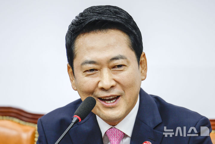 [서울=뉴시스] 정병혁 기자 = 장동혁 국민의힘 대표가 6일 서울 여의도 국회에서 열린 최고위원회의에서 발언하고 있다. 2026.08.06. jhope@newsis.com