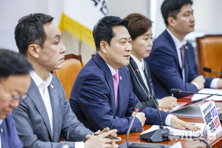 [서울=뉴시스] 정병혁 기자 = 장동혁 국민의힘 대표가 6일 서울 여의도 국회에서 열린 최고위원회의에서 발언하고 있다. 2026.08.06. jhope@newsis.com