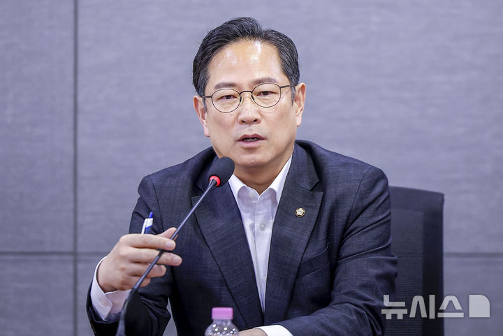 [서울=뉴시스] 정병혁 기자 = 박수영 국민의힘 의원이 6일 서울 여의도 국회 의원회관에서 열린 세제개편안 평가 전문가 토론회에서 발언하고 있다. 2026.08.06. jhope@newsis.com
