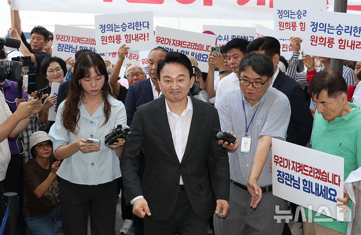 [과천=뉴시스] 김명년 기자 = 원희룡 전 국토교통부 장관이 6일 오전 경기도 과천시 2차 종합특검 사무실로 직권남용권리행사방해 혐의 관련 피의자 조사를 받기 위해 출석하고 있다. 2026.08.06. kmn@newsis.com