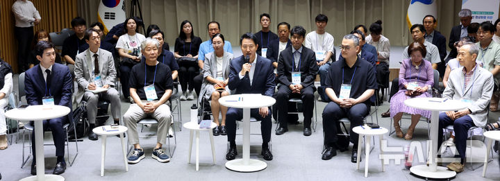 [서울=뉴시스] 박영태 기자 = 오세훈 서울시장이 6일 서울 중구 서울시청에서 열린 부동산 정상화를 위한 서울시민 대토론회에 참석해 모두발언을 하고 있다. 2026.08.06. since1999@newsis.com
