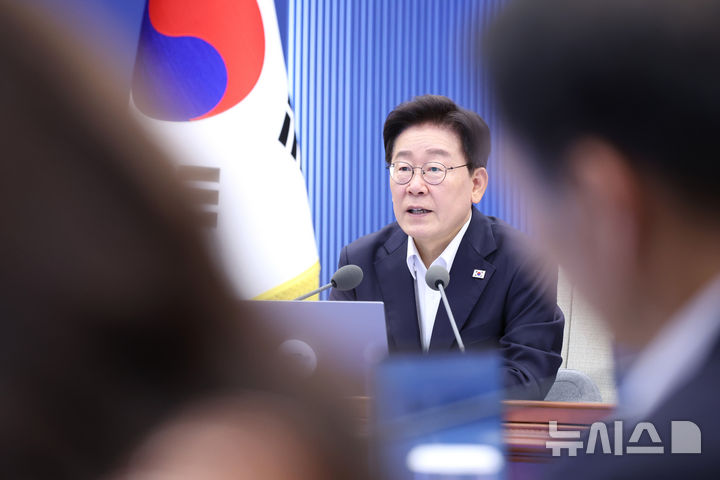 [서울=뉴시스] 조성봉 기자 = 이재명 대통령이 6일 청와대에서 열린 수석보좌관회의에서 발언하고 있다. 2026.08.06. suncho21@newsis.com