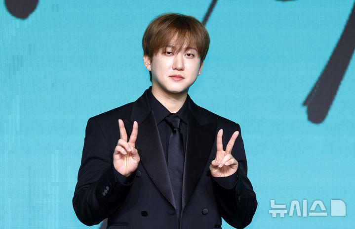 [서울=뉴시스] 김혜진 기자 = 스트레이키즈 창빈이 지난 6일 오후 서울 영등포구 여의도 콘래드호텔에서 열린 미니 앨범 'THIS & THAT' 발매 기념 기자간담회에서 포즈를 취하고 있다. 2026.08.06. jini@newsis.com