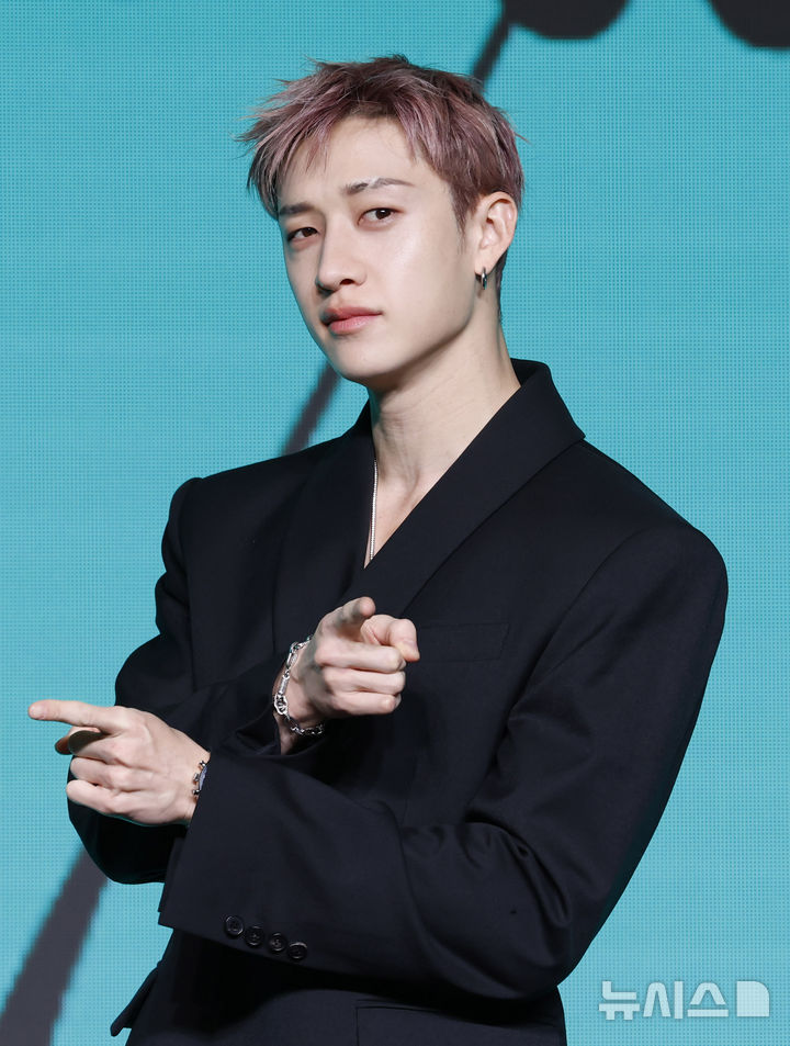 [서울=뉴시스] 김혜진 기자 = 스트레이키즈 방찬이 6일 오후 서울 영등포구 여의도 콘래드호텔에서 열린 미니 앨범 'THIS & THAT' 발매 기념 기자간담회에서 포즈를 취하고 있다. 2026.08.06. jini@newsis.com