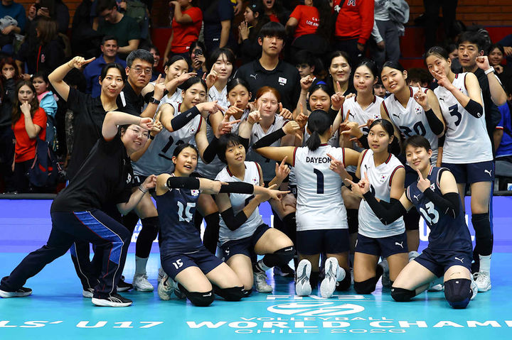 [서울=뉴시스] 세계선수권대회에서 푸에르토리코를 3-1로 꺾은 17세 이하 여자 배구 대표팀 (사진=국제배구연맹 제공) 2026.08.07. *재판매 및 DB 금지