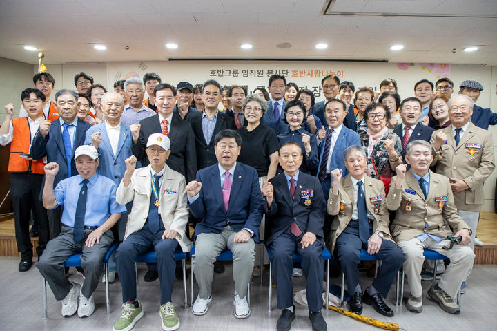 [서울=뉴시스] 호반그룹이 제81주년 광복절을 앞두고 국가유공자들에게 감사와 존경의 마음을 전하는 봉사활동을 진행했다고 7일 밝혔다. (사진=호반 제공) 2026.08.07. photo@newsis.com *재판매 및 DB 금지