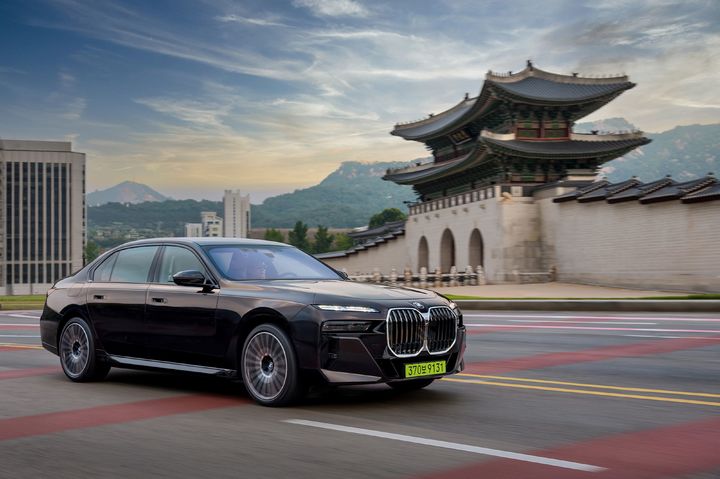 [서울=뉴시스] BMW 7시리즈 네로 루쏘 에디션. (사진=BMW코리아 제공) 2026.8.7. photo@newsis.com *재판매 및 DB 금지