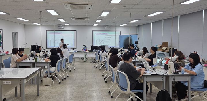 [진주=뉴시스]경남과학교육원, 과학실험실 안전 직무연수.(사진=경남과학교육원 제공).2026.08.07.photo@newsis.com *재판매 및 DB 금지