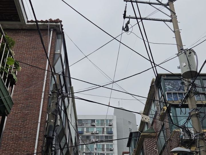 [서울=뉴시스] 공중케이블 클린존 시범사업 대상지 현장. (사진=도봉구 제공) 2026.08.07. photo@newsis.com *재판매 및 DB 금지