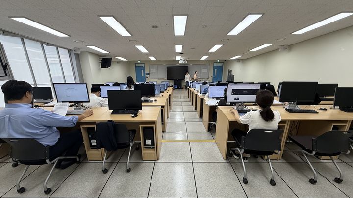 [서울=뉴시스] 한성대학교가 하반기 직원 채용 과정에서 '생성형 AI 활용 직무 시험'을 진행했다. (사진=한성대 제공) 2026.08.07. photo@newsis.com *재판매 및 DB 금지