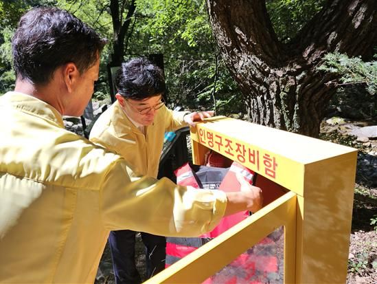 [세종=뉴시스]주대영 국립공원공단 이사장이 소백산국립공원 남천야영장 여름철 물놀이 관리지역 현장 점검에 나섰다.(사진= 국립공원공단 제공) *재판매 및 DB 금지