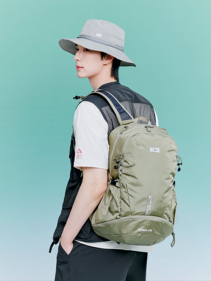 아웃도어 브랜드 K2는 여름철 산행에 적합하도록 통기성과 착용감을 강화한 등산 배낭 '아레스(ARES)'를 출시했다. *재판매 및 DB 금지