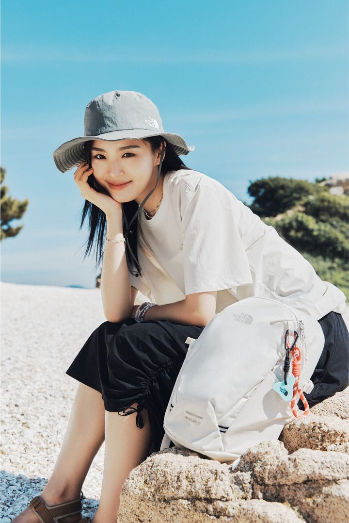 영원아웃도어의 글로벌 아웃도어 브랜드 노스페이스는 다양한 야외 활동과 바캉스는 물론 일상생활에서도 폭넓게 활용하기 좋은 '2026 썸머 액세서리 컬렉션'을 선보인다. *재판매 및 DB 금지