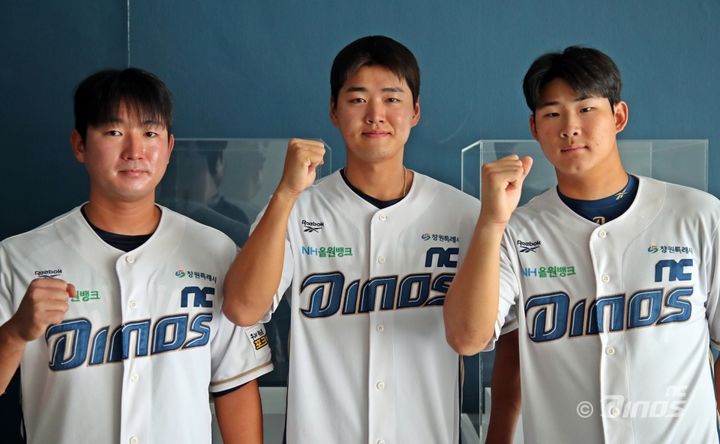 [서울=뉴시스] 프로야구 NC 다이노스 이한, 윤준혁, 이희성(왼쪽부터). (사진=NC 제공) *재판매 및 DB 금지