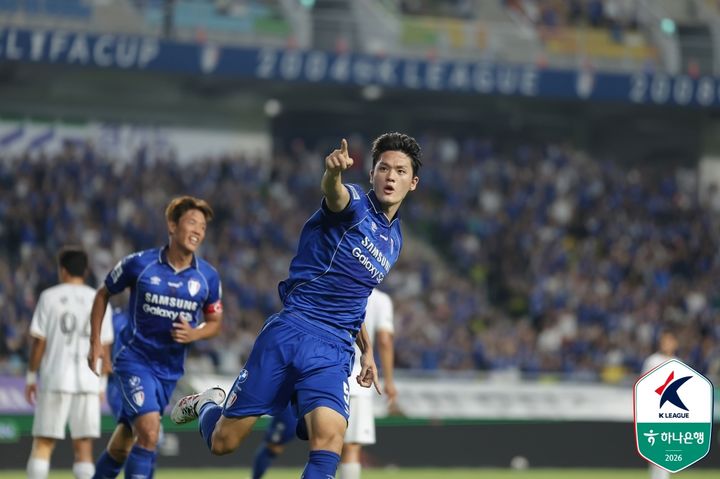 [서울=뉴시스]K리그2 수원 고종현 결승골. (사진=한국프로축구연맹 제공)