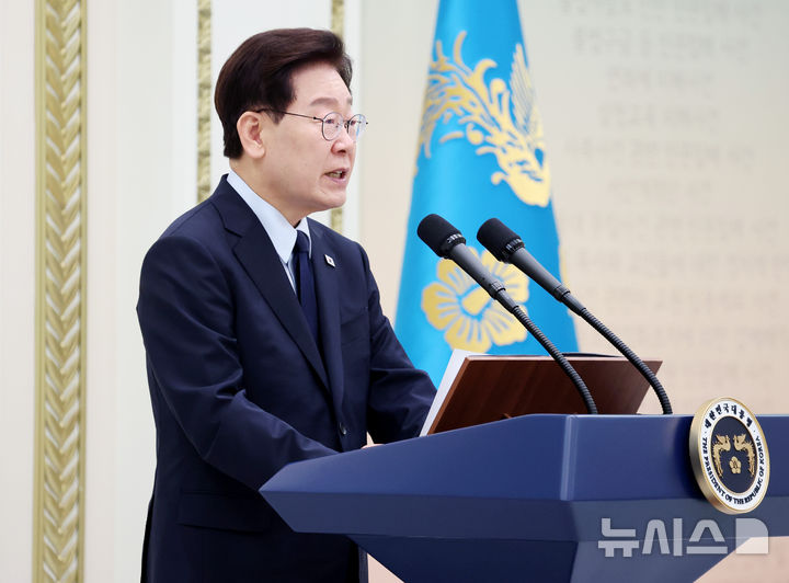 [서울=뉴시스] 김진아 기자= 이재명 대통령이 7일 청와대 영빈관에서 열린 진실화해위 3기 출범 계기 국가폭력 피해자 위로오찬에서 발언하고 있다. (청와대통신사진기자단) 2026.08.07. bluesoda@newsis.com